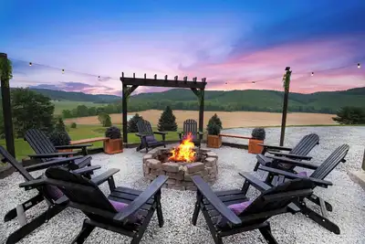 Image de Ferme familiale classique avec une vue incroyable - Hocking Hills 4br, 3 salles de bain, bain Ă remous
