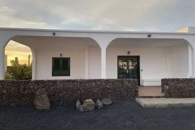 Image de Maison Aljibe. Fantastique maison près de la plage à Yaiza, Lanzarote, îles Canaries.