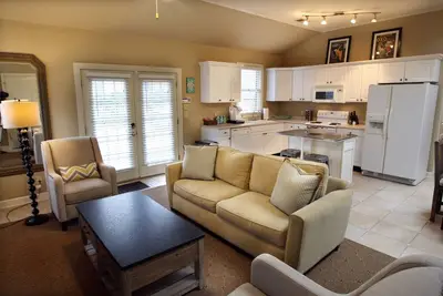 Image de Porte bleue centrale. . . . Cottage Midtown historique récemment rénové