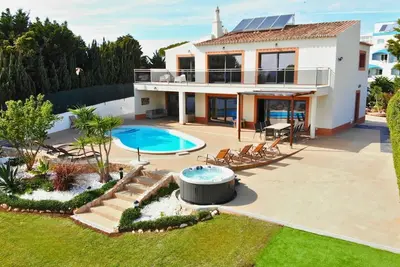 Image de Superbe Villa 5 chambres, Capacité 10/14 piscine / jacuzzi chauffage - Olhos De Agua, Alb