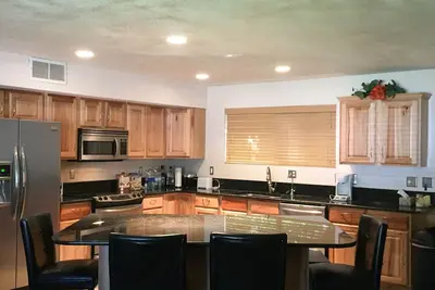 Image de Cabine Pinetop 3 chambres-2 salles de bain, cheminée, cour clôturée - 45 min du domaine skiable de Sunrise