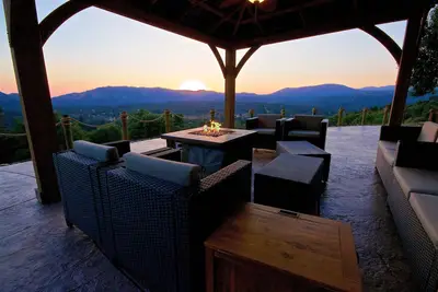 Image de Restez occupé à jouer à des jeux ou simplement vous asseoir et profiter de la vue - cette maison est pour U