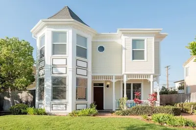 Image de SPÉCIAL! Luxury Family Townhouse2, 2 blocs de la plage et la baie, Ac, Garage, Bbq