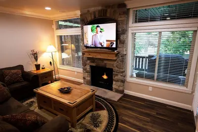 Image de Lakeside Village / Snowbasin Séjour de luxe. Promotions / Bain à remous / Bateau-Vr Parking