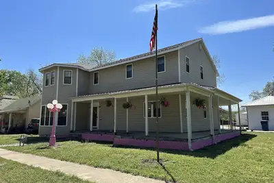 Image de Toute la maison de 2 étages près de Pioneer Woman Mercantile