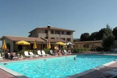 Image de Appartement à Village-Residence La Pieve di Pomaia - Piscine - WiFi -Toscana