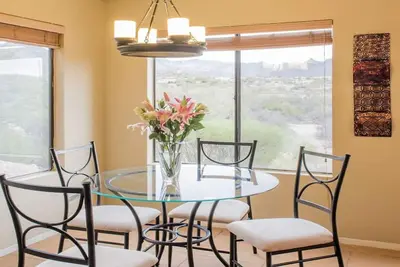 Image de Magnifique condo Tucson / vue sur le désert de montagne par la randonnée de golf La Paloma Ventana