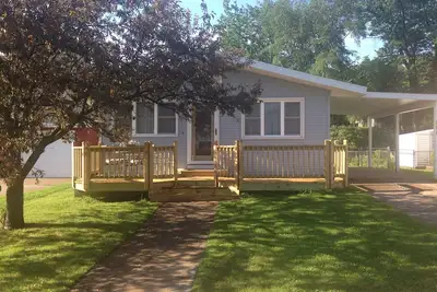 Image de Superbe maison à quelques pas de la plage, de la piste cyclable, du centre-ville de Marquette et du Nmu