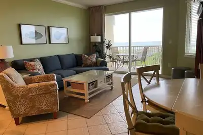 Image de Passez l'automne au paradis! ! Directement sur la plage! 3br et enrouler autour du balcon.