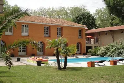 Appartement de charme avec grande terrasse dans bâtisse de caractère