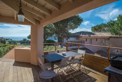 Image de Vue mer et Sardaigne - Accès piscine chauffée à 50 m -, Beau 3 p avec terrasse <br>
