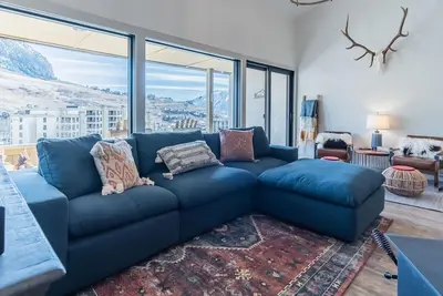 Image de Restez et jouez le 4 juillet! 3 lits, 2 salles de bain, 8 couchages, à pied de la zone de base! Actualisé!