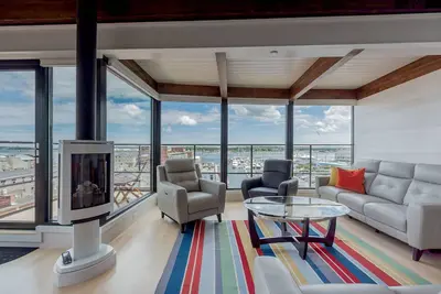 Image de «Henry» Penthouse Suite: Amazing Views, Waterfront, in the heart of the Old Port