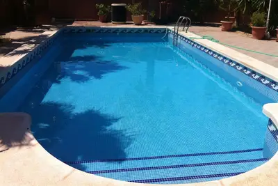 Image de Villa de luxe avec piscine, jacuzzi, garage pour cinq voitures, 3 min plage