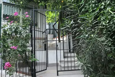 \"Le Petit Paradis\" avec jardin dans le centre de Naples, wi-fi gratuit