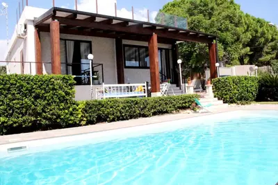Image de Villa avec piscine Fontane Bianche à 300 mètres de la plage et de la mer