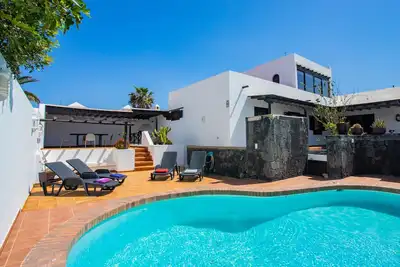 Image de Piscine privée, Wifi Gratuit et tranquillité à 150 m de la plage
