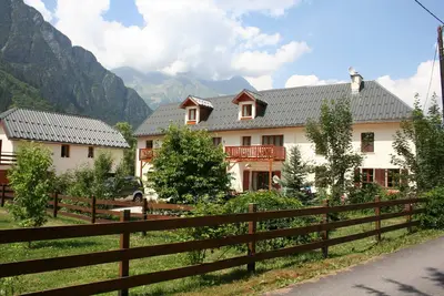 Image de La Fin Grange, Ferme Noemie. Endroit idéal pour faire du vélo / ski Bourg d'Oisans.