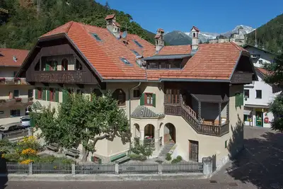 Image de Frenes - Appartement dans la villa du village classée