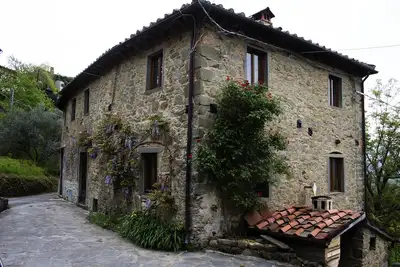 Image de Belle Maison A Louer dominant la vallée de Bagni di Lucca