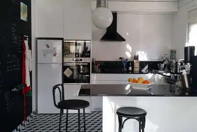 Image de grande maison de vacances a 100m de la plage superbement situé en quartier