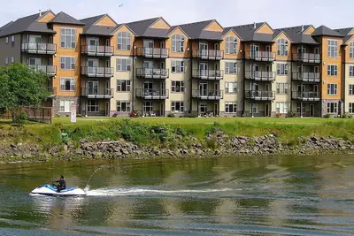 Image de 2Bed / 2Bath Upscale, River Front Condos. Près de Beach & Convention Ctr