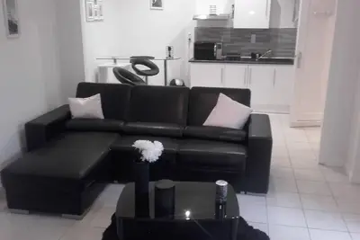 Image de Bel appartement refait à neuf, 4 personnes. Proche toutes commoditées Pau à pied