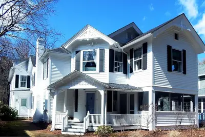 Image de Charming Stockbridge Historic Home a Stones Throw Away from the Red Lion Inn