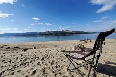 Image de Cabine confortable privée avec vue sur le lac Roosevelt!