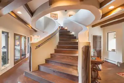 Image de Maison magnifiquement rénovée, à pied de la Plaza, luxe spacieux