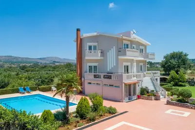 Détendez-vous dans la brillante Villa Marianna
