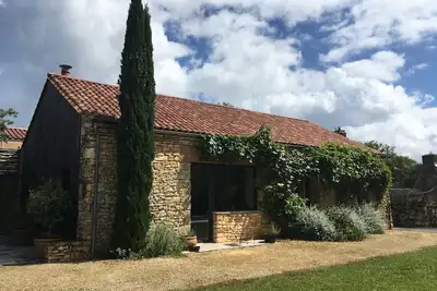 Image de grange magnifiquement restaurée avec piscine privée (animaux domestiques)