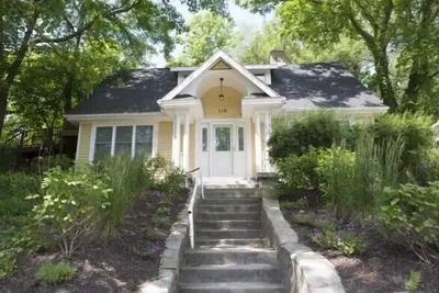 Vintage Lake Michigan Beach Cottage: 4br + loft, 3ba-Sleeps 17