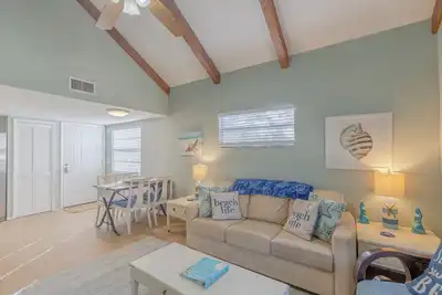 Image de Beach Bungalow Charm Super Clean 1 bloc de la plage entièrement approvisionné en équipement de plage