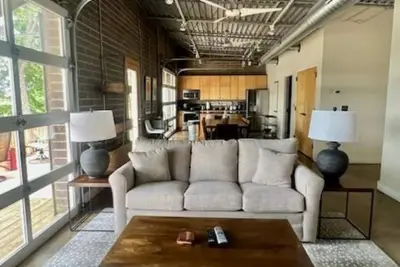 Image de Grace's Retreat - Maison contemporaine sur le lac Smith - Location de ponton disponible