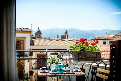 Image de Cape House: bel appartement dans le marché du Cap