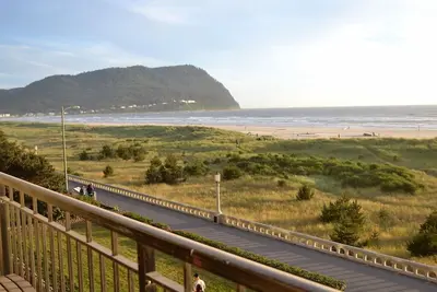Image de Oceanfront 3e étage, balcon avec vue spectaculaire sur l'océan