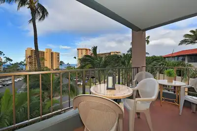 Image de Tranquille, vue sur l'océan depuis un condo récemment rénové au 3ème étage dans West Maui