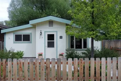 Image de Cottage impeccable et bien aménagé au coeur d'Ennis, Mt.