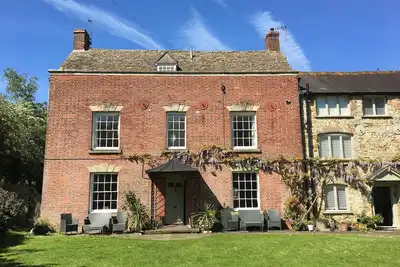 Image de Maison de campagne classée Grade Ii sur le bord de Cotswolds dans le beau nord de Nibley