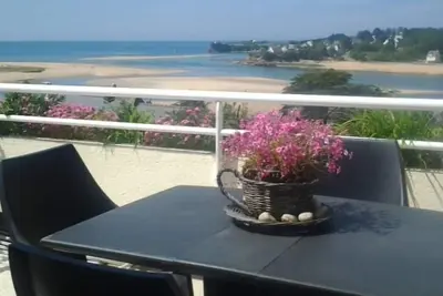 La plage comme horizon avec cet appartement vacances T3 avec terrasse solarium