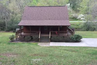 Image de *** Grande PĂŠCHE Hivernale *** Cabane en rondins Creekside Mtn de 3 chambres! ! ! Robbinsville, Caroline du Nord