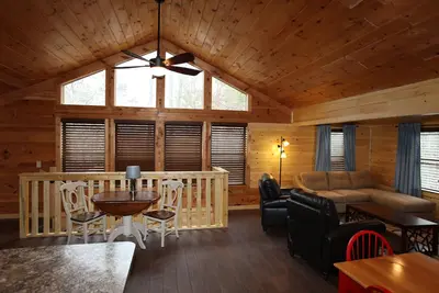 Magnifiquement rénové cabine d'une chambre. Demandez des promotions!