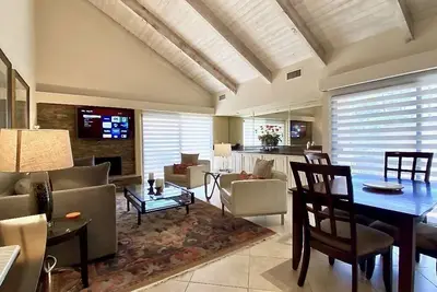 Sophisticated & Chic: Condo 1 chambre bien aménagé, terrasses privées, vues ~ géré par Greenday!