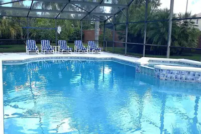 Image de Proche de Disney! 4 lits King, piscine \/ spa * vue sur le lac * table de billard * super avis