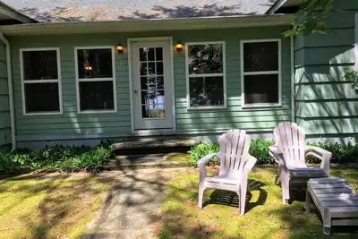 Image de Cozy Greenbush Cottage à droite sur la plage de sable blanc du magnifique lac Huron!