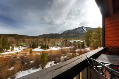 Image de Mountainside Condominiums by Crmr