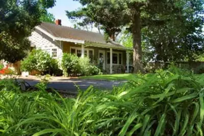 Image de Cottage on Armstrong