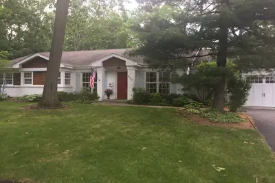 Image de Ranch superbement décoré, à quelques minutes du front de mer, de la plage et du centre-ville