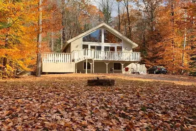 Image de Belle maison de ski 3 chambres à coucher, à proximité des stations de ski / distance de marche de Storyland!